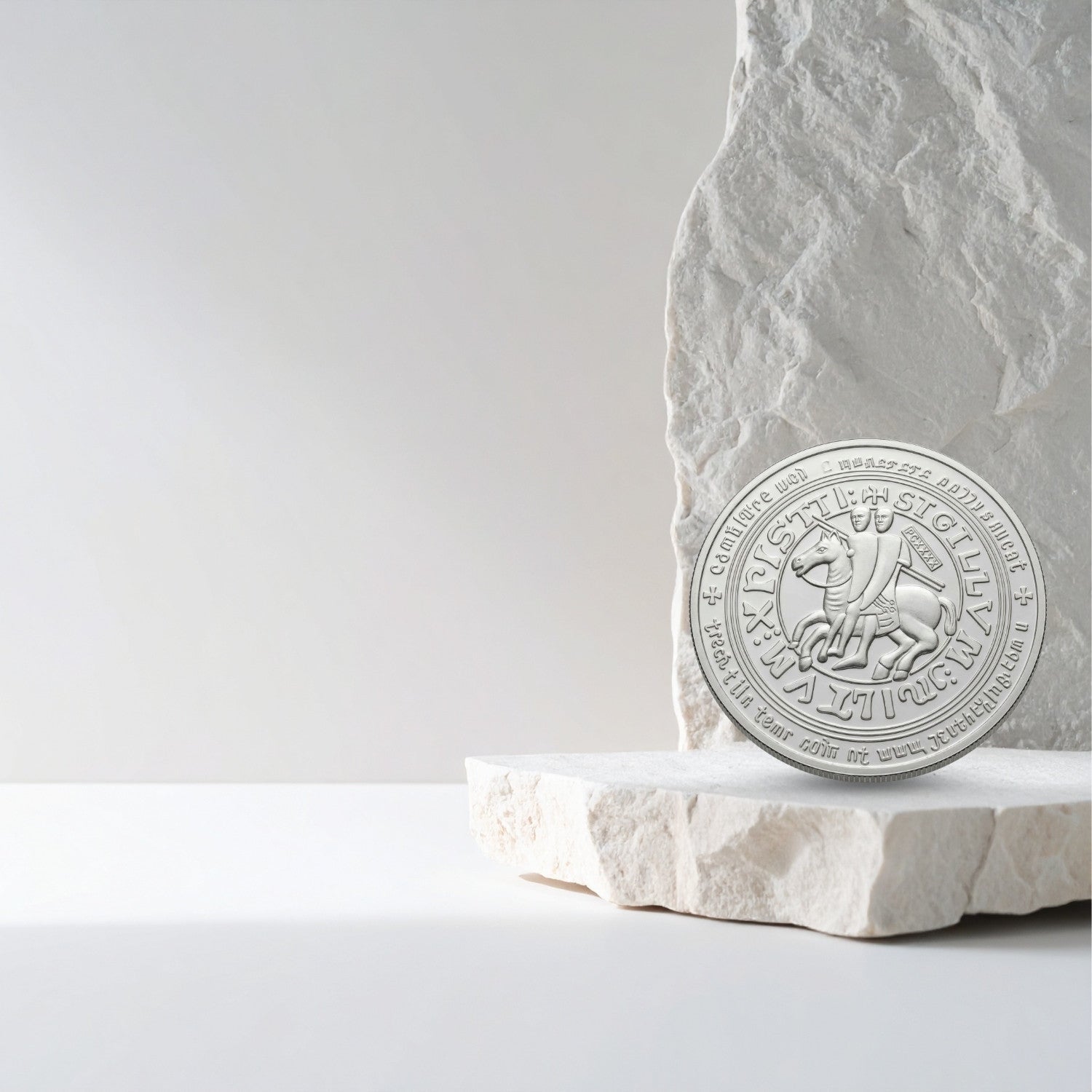 Knight Templar Collectible Coin – Medieval Warrior Metal Token – Inspirational Gift for Chess Lovers, Strategy Players & Collectors - Model 3 - Cooper Chess