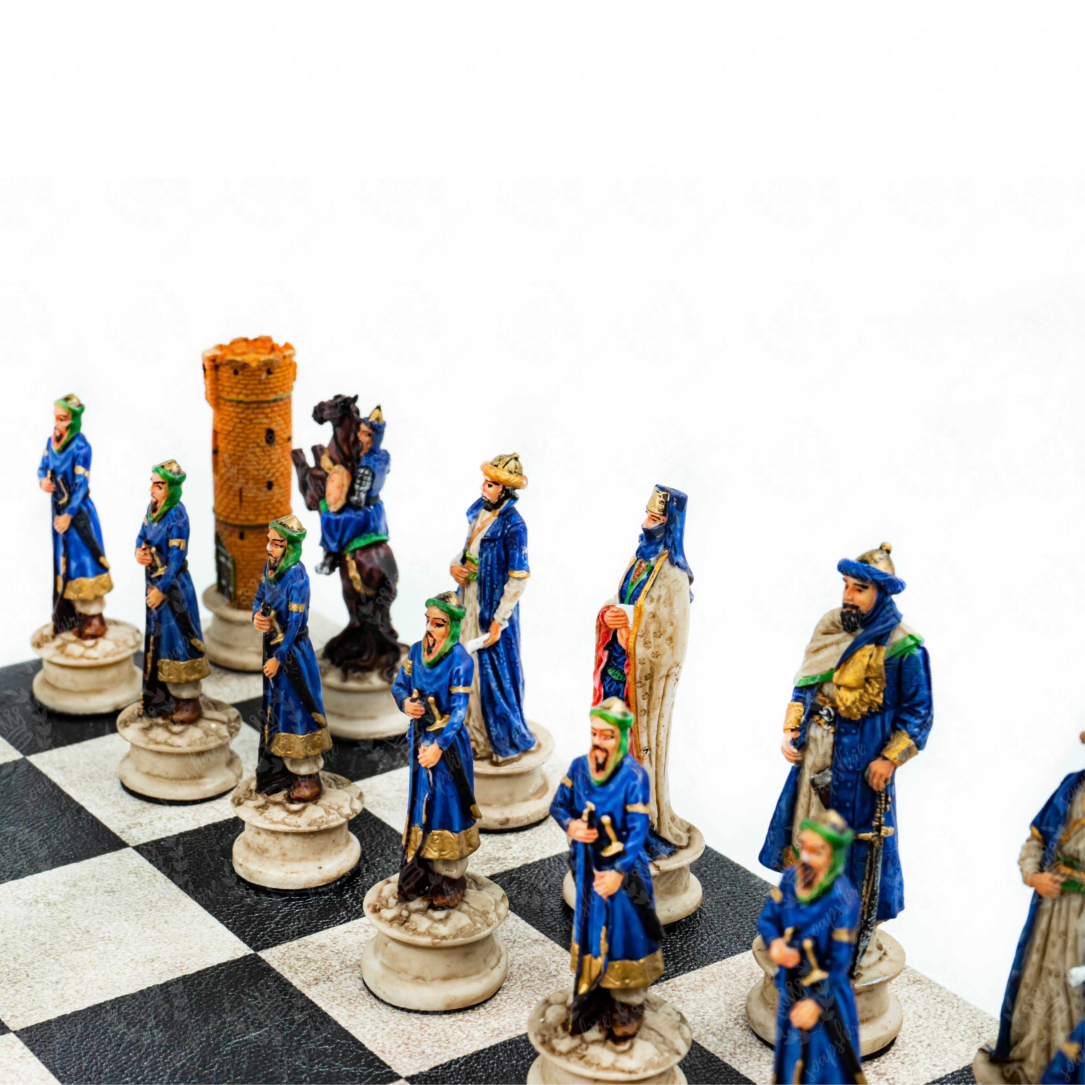 Selahaddin Eyyubi vs Crusader Chess Set | Handpainted Historical Figures | Leather Board – 36 cm (14 inch)