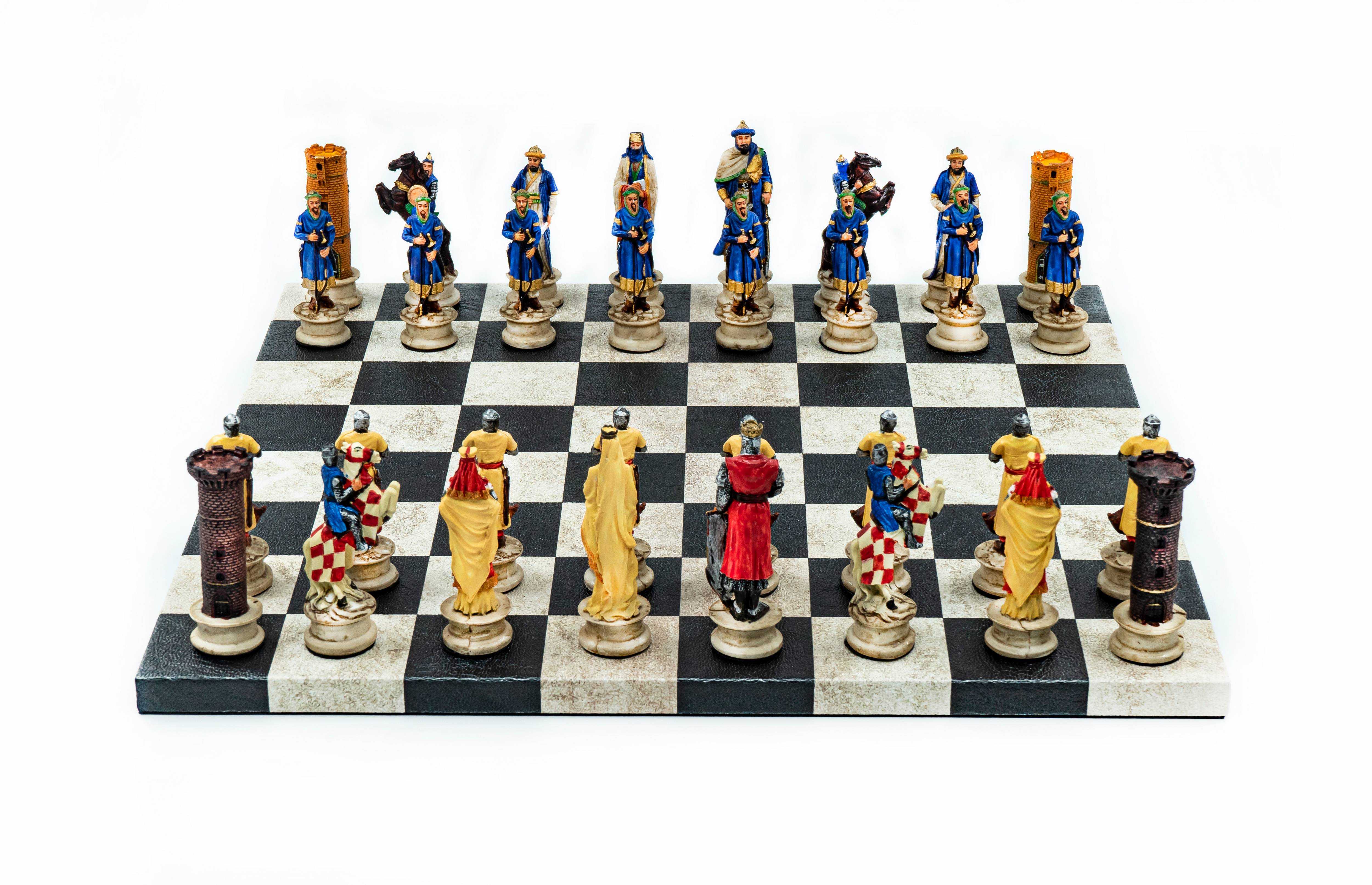 Selahaddin Eyyubi vs Crusader Chess Set | Handpainted Historical Figures | Leather Board – 36 cm (14 inch)