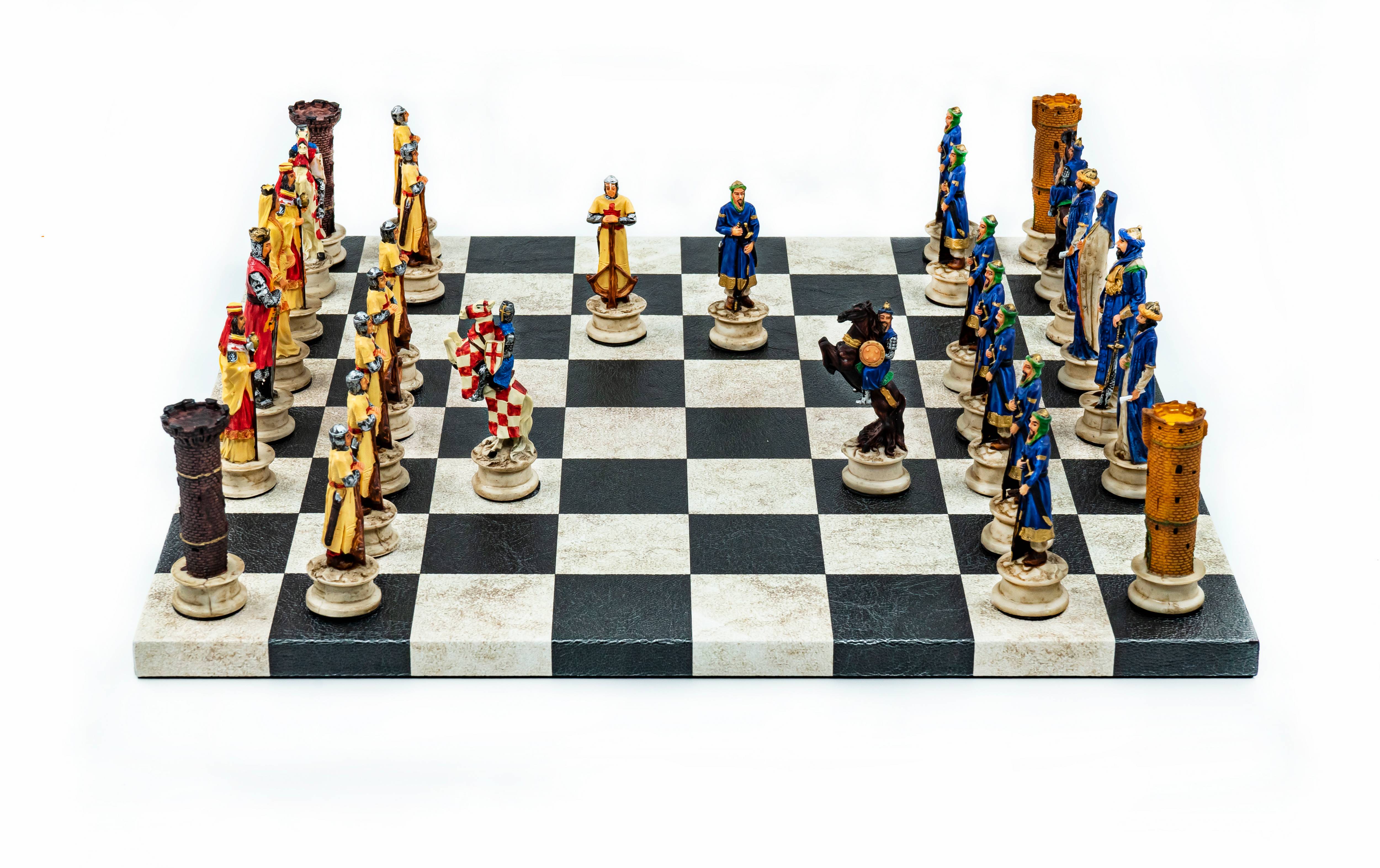 Selahaddin Eyyubi vs Crusader Chess Set | Handpainted Historical Figures | Leather Board – 36 cm (14 inch)